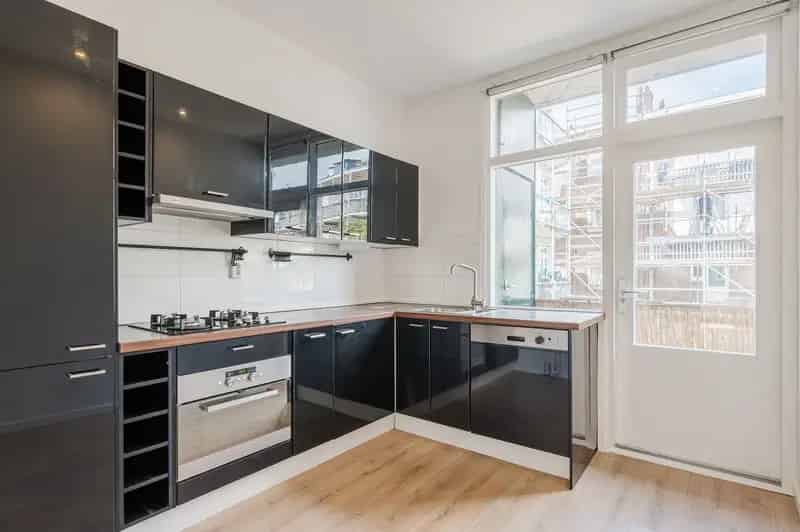 Amsterdam Rivierenbuurt: Instapklaar 2-kamer appartement Churchill-laan