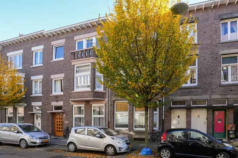 Jaren 30 woning Maastricht: 4 slaapkamers, tuin, nabij centrum