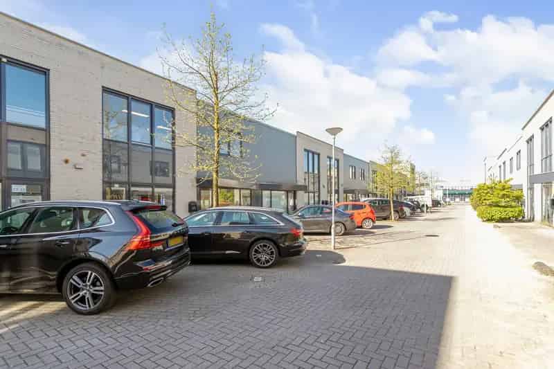 Bedrijfshal Breda te Koop 180m² Kantoorruimte Parkeerplaatsen