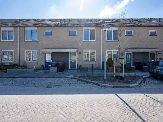 Ruime 5-kamer eengezinswoning te koop in Almere Muziekwijk