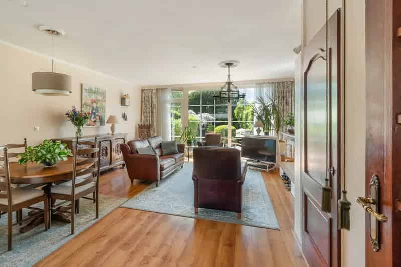 Ruime 5-kamer Eindwoning Vlaardingen 125m2 Tuin Parkeerplaats