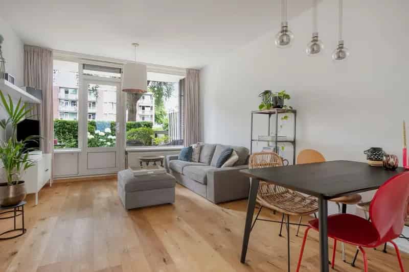 Appartement te koop Buitenveldert  tuin 2 slaapkamers moderne keuken