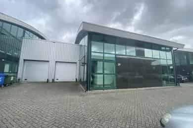 330 m2 Bedrijfsruimte te Huur Almere