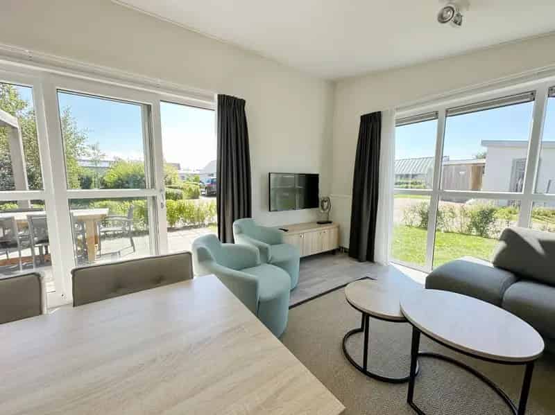 Moderne 6-Persoons Lodge Nieuwvliet-Bad Nabij Strand en Natuur