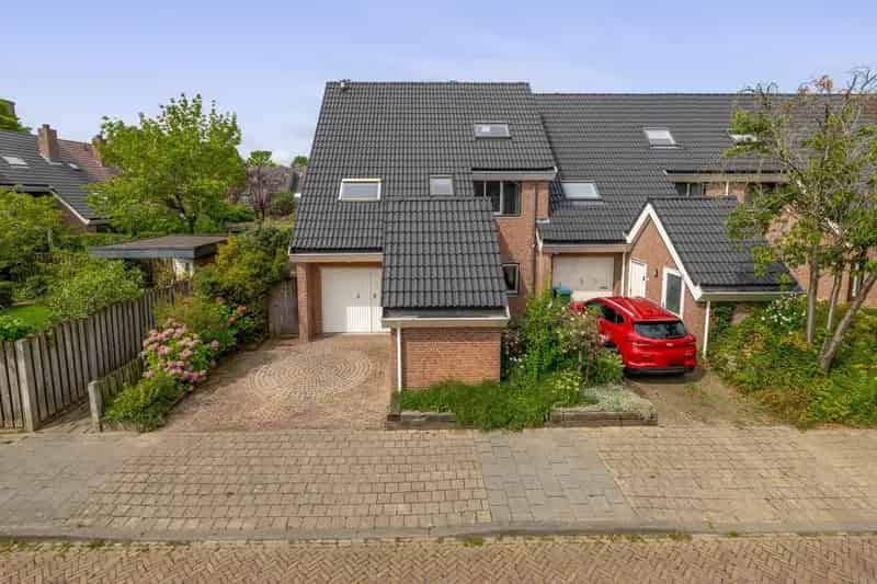Ruime halfvrijstaande woning te Zevenbergen