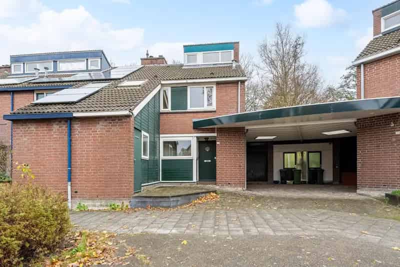 Huis te koop Vlaardingen: Ruime hoekwoning met garage en parktuin
