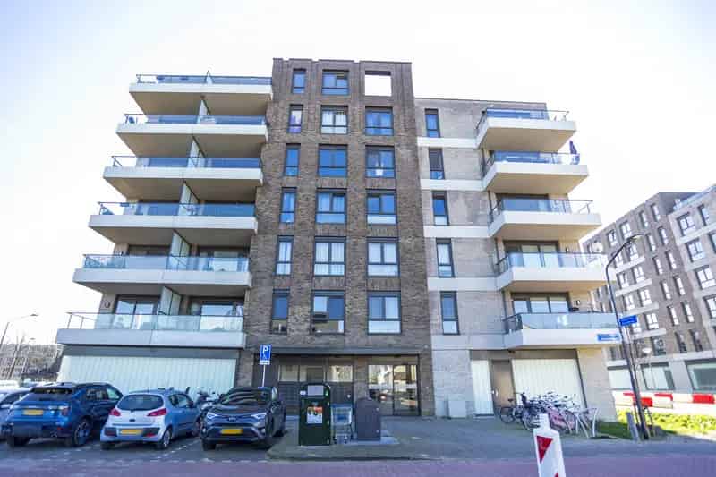 Appartement met Ruim Balkon Afsluitbare Ramen Kelder en Aparte Wasruimte