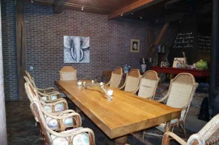 Grootschalig object nabij Ruinen: Zaal, appartementen en paardenboxen