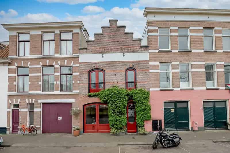 Huis te koop Den Haag: Pakhuis met werkruimte, 2 balkons en dakterras