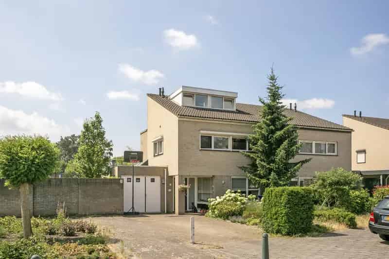 Te Koop: Ruime Tweekapper 5 Slaapkamers in Eindhoven