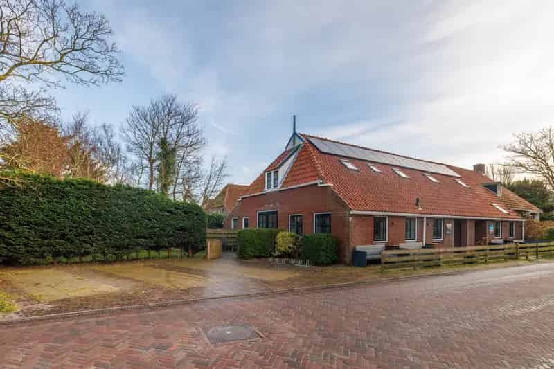 Woning Ameland: Luxe Vakantiehuis met 2 Appartementen