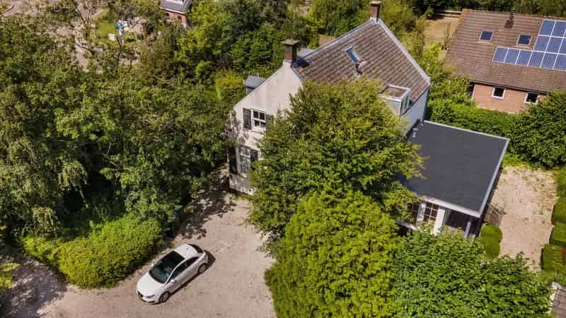 Gemeentelijk Monument: Ruime Villa met Grote Tuin te renoveren
