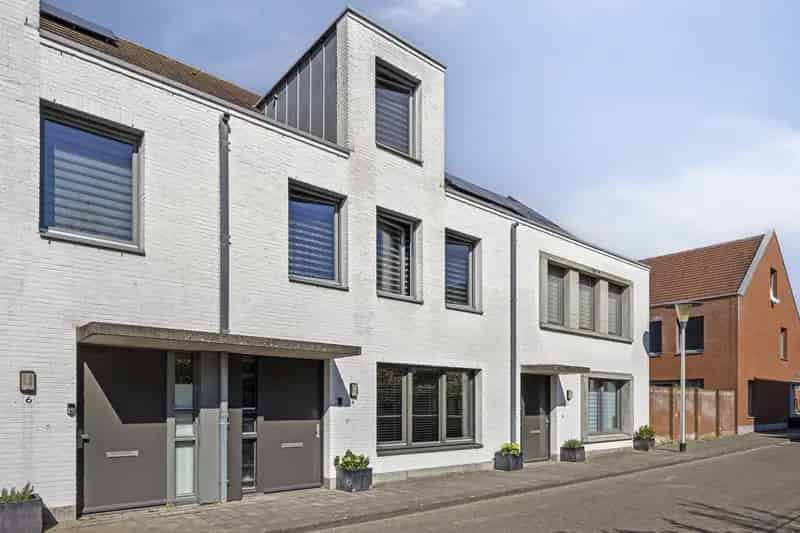 Royale 4 Slaapkamers Helmond Instapklaar Energiezuinig