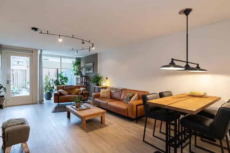 Ruime eengezinswoning 3 slaapkamers tuin dakterras loggia
