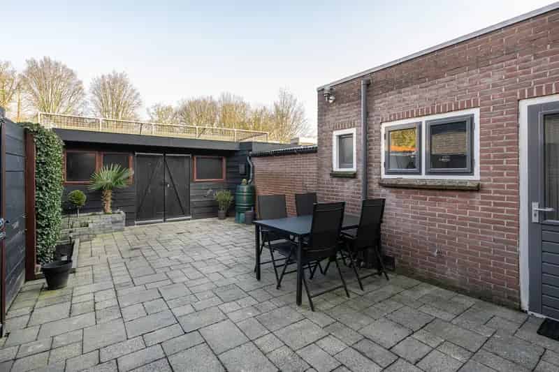 Hoekwoning Middelharnis  Volledig gerenoveerd 3 slaapkamers