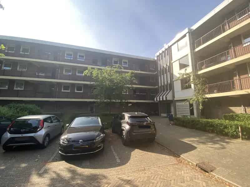 Appartement Over 't Lange Water Nabij Winkels en Openbaar Vervoer