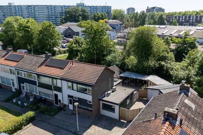 Ruime Hoekwoning Spijkenisse  - Tuin Studio Parkeergelegenheid