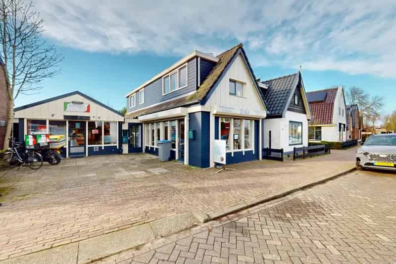 Belegging Tuitjenhorn Twee Verhuurde Bedrijfsruimtes