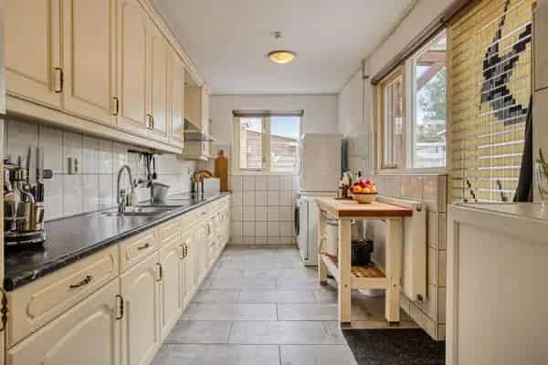 Tussenwoning Hansweert 3 slaapkamers vrijstaande schuur