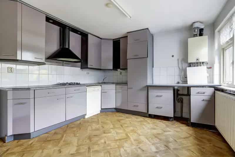 Ruime Jaren 20 Hoekwoning Waalwijk 3 Slaapkamers Diepe Tuin