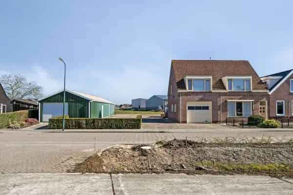 Ruime woning met schuur en uitbreidingsmogelijkheden Sint Annaland