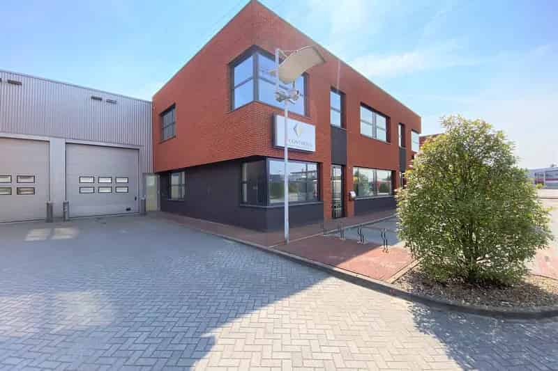 Bedrijfshal Zwolle 706m2 Kantoren Parkeergelegenheid