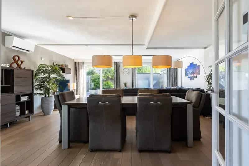 Huis te koop Apeldoorn: Ruime hoekwoning met dakterras en bijgebouw