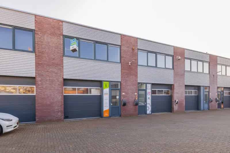 Bedrijfshal te Huur Lisse 110m2 Kantoorruimte Bedrijventerrein