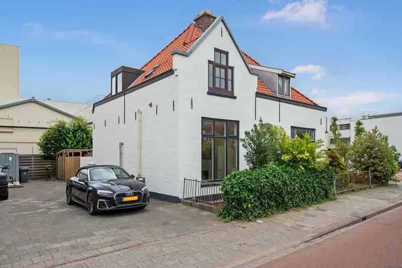 Karakteristieke 2-onder-1-kap woning Zoetermeer gerenoveerd