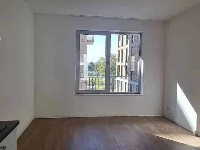 Appartement Jan Wolkerslaan: modern comfort nabij park en grachten