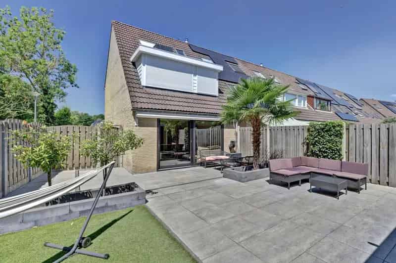 Huis te koop Hoogvliet: Luxe Hoekwoning met Jacuzzi en 4 slaapkamers