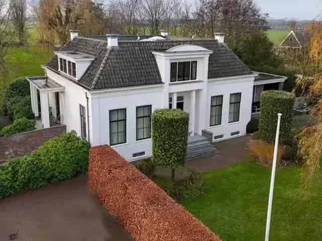 Exclusieve Villa Schellinkhout - Ontworpen door Ton van der Laan
