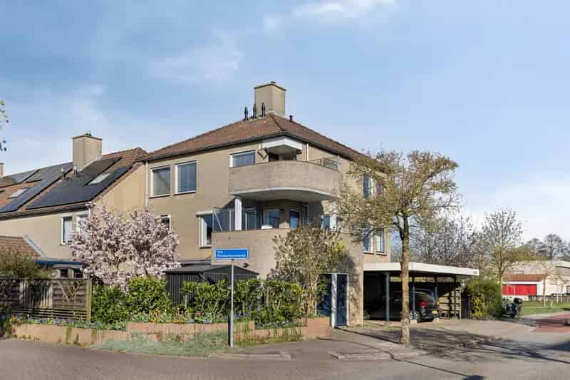 Licht Appartement Zwolle Zuid Ruim Terras Carport 80m2