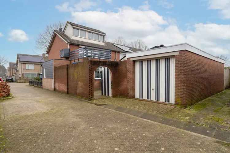 Moderne Hoekwoning met Garage en Zonnepanelen in Sprang