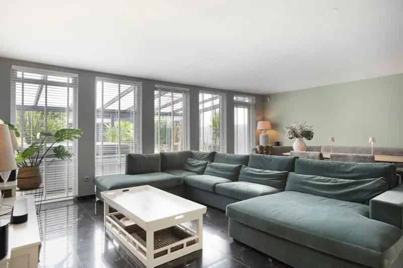 Luxe Tussenwoning Hoofddorp 4 slaapkamers 2 badkamers Jacuzzi Sauna
