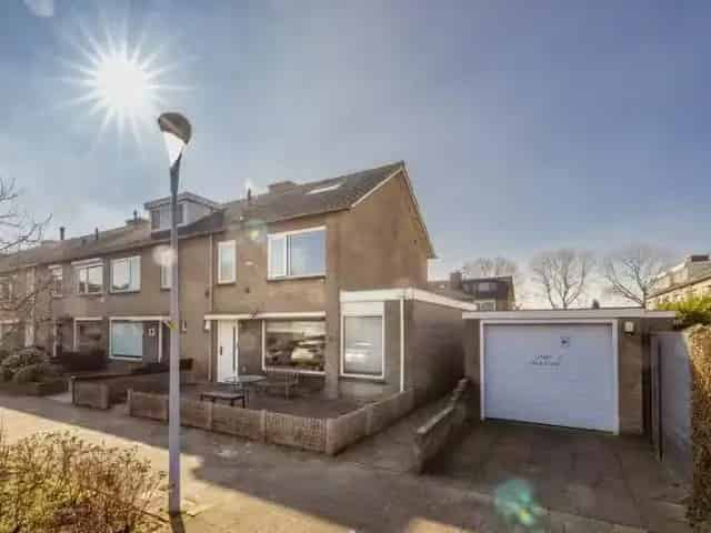 Ruime Hoekwoning 4 Slaapkamers Zwanenburg