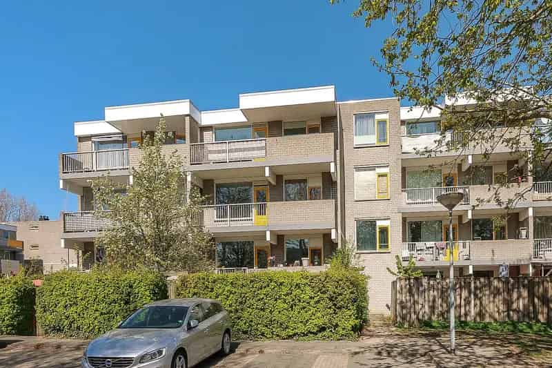 Appartement te koop Almere: 3-kamer appartement met balkon en berging