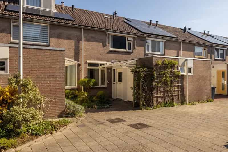 Huis te koop Wateringen Colman 62 Ruime gezinswoning aan het water