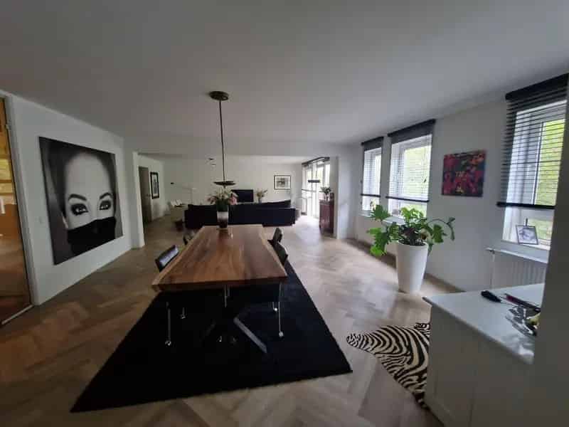 TE HUUR Ruim 3 Kamer Appartement Centrum Nabij