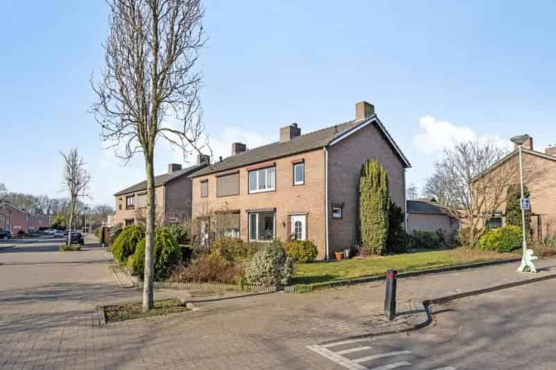 Ruime 2-onder-1-kapwoning met garage en tuin