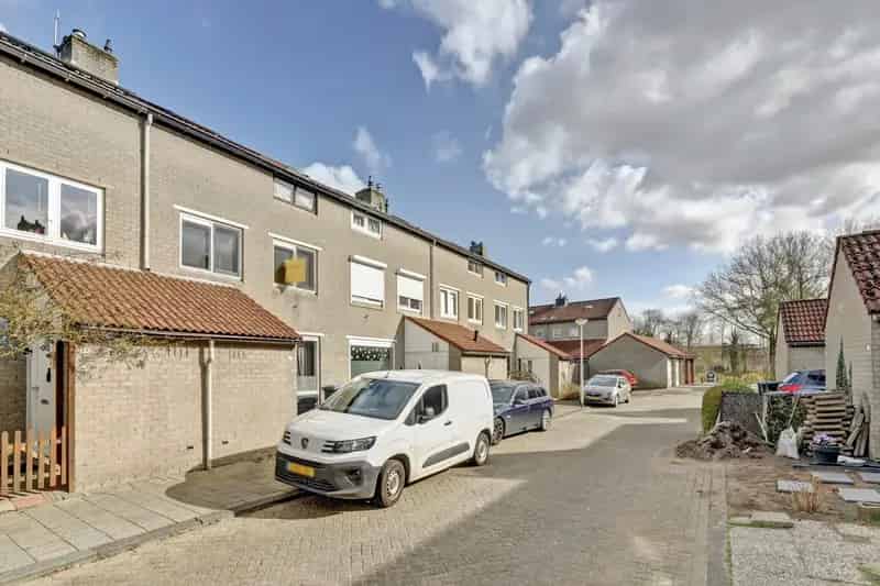 Ruime eengezinswoning te koop Spijkenisse 4 slaapkamers