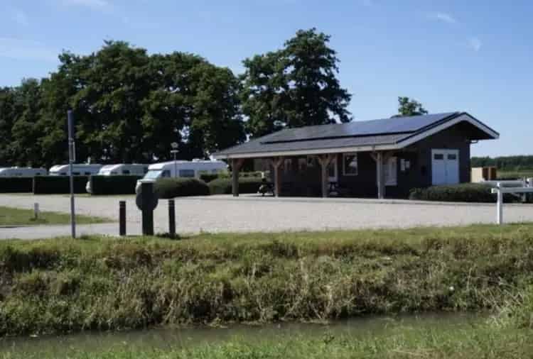 Te Koop Camperpark Gendt 20 Ruime plaatsen Volledig Service Station