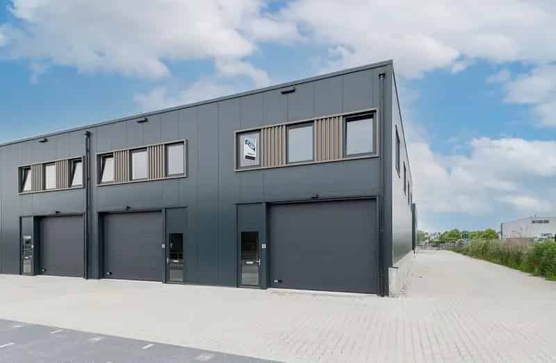 Bedrijfshal te koop Tiel 160m2  Twee bouwlagen