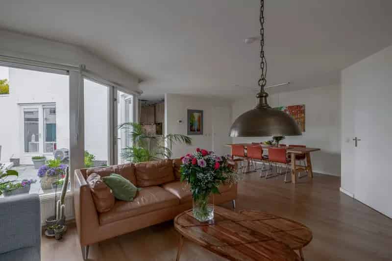 Te Koop: Ruime Kwadrantwoning 3 slaapkamers 2 badkamers