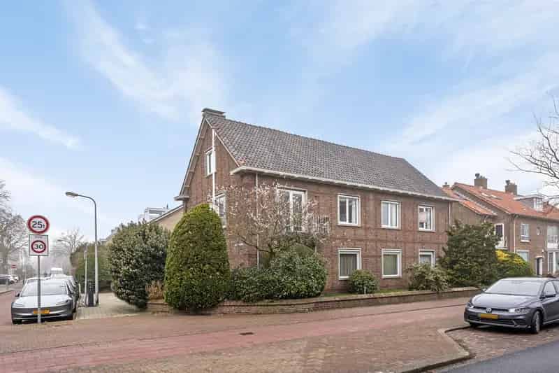 Voormalig Bankfiliaal Voorschoten 459m2 Kluizen