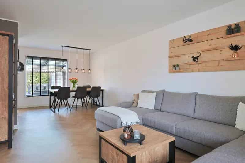 Huis te koop Udenhout: 4 slaapkamers, moderne keuken, 8 zonnepanelen