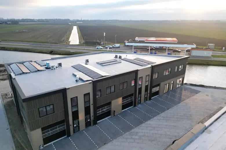 83m2 Bedrijfsruimte te Huur Heinenoord Luxe Kantoor Zonnepanelen