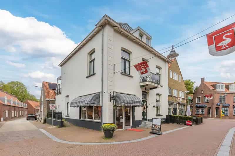 Herenhuis Huissen Winkelruimte 248m2 3 slaapkamers Balkon Dakterras