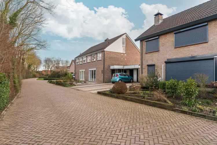 Ruime 4 Slaapkamers Tweekapper Zevenaar Te Moderniseren
