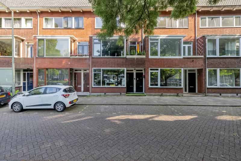 Huis te koop Schiedam: Ruime Tussenwoning met 2 Woonkamers en 2 Keukens